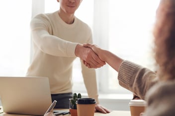 Interview croisée Smart Tribune x Axialys autour de la relation client